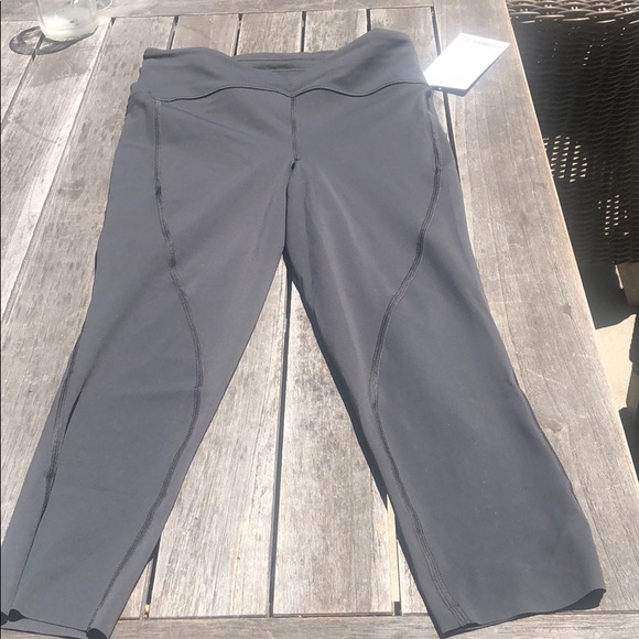 Lululemon NWT Free to Speed HR Run Crop 21” c.grey - Picture 5 of 5